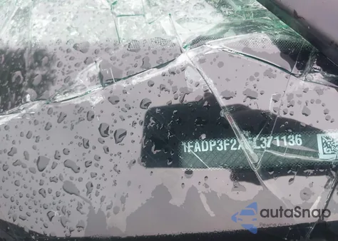 2014 Ford Focus Se z USA, uszkodzony, nr VIN 1FADP3F2XEL371136